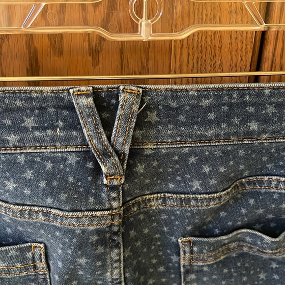Vineyard Vines High Rise Crop Jamie Jeans with Stars Print - Picture 8 of 11
